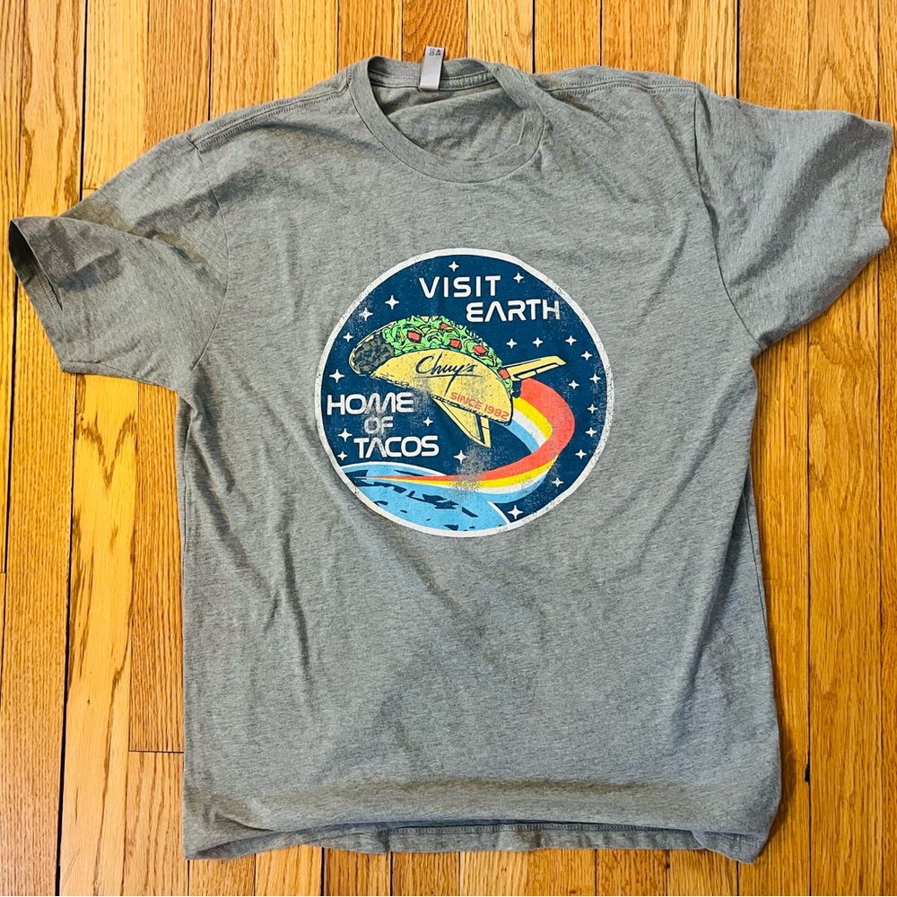 “Visit Earth-Home Of The Tacos” Chuy’s Shirt Men’s Large Gray